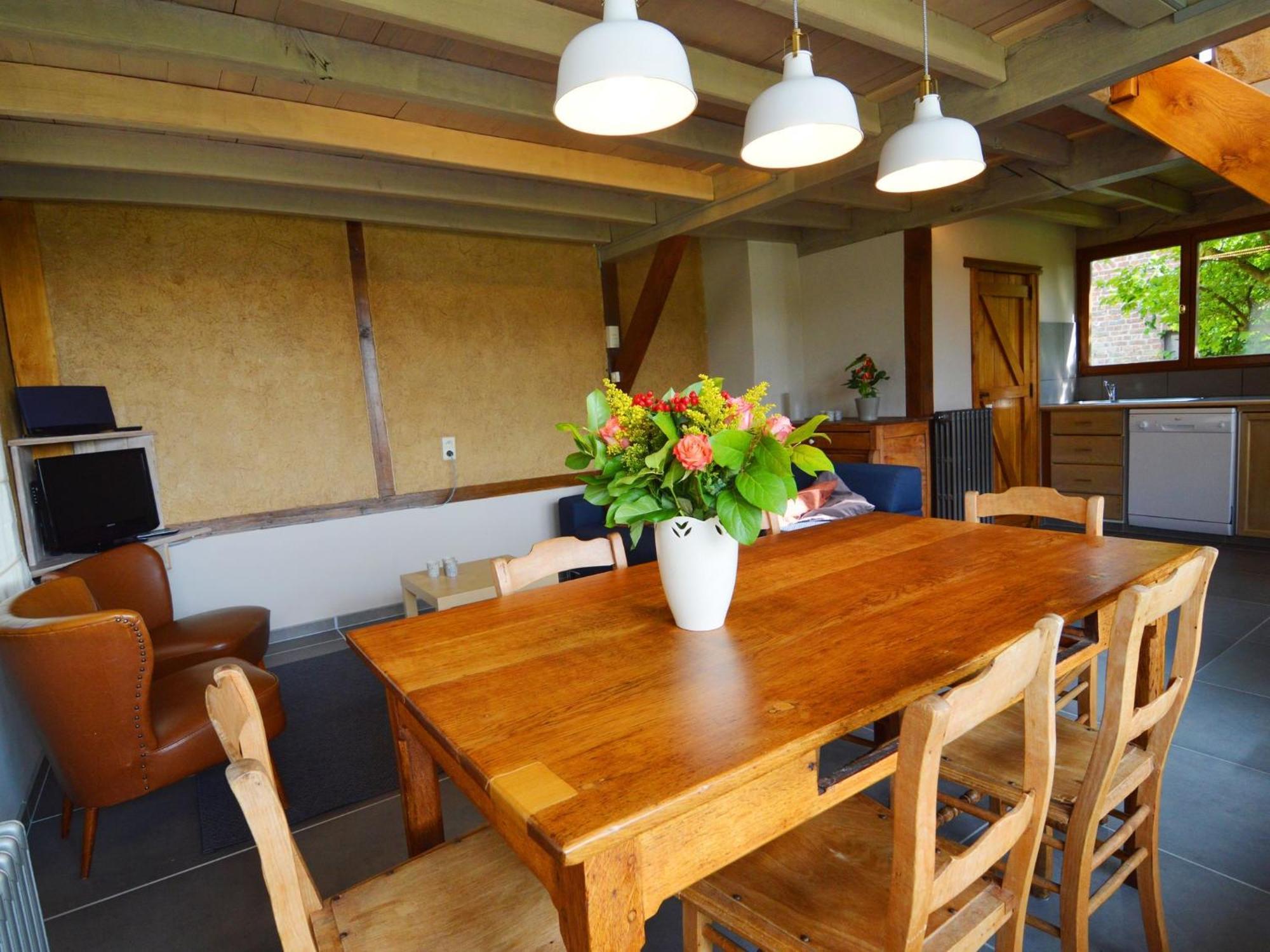 With A Broad View Over The Hilly Landscape Flobecq Exterior foto