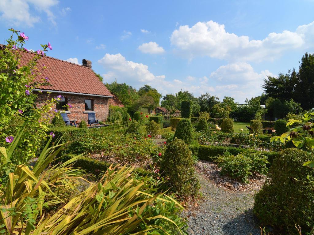 With A Broad View Over The Hilly Landscape Flobecq Exterior foto